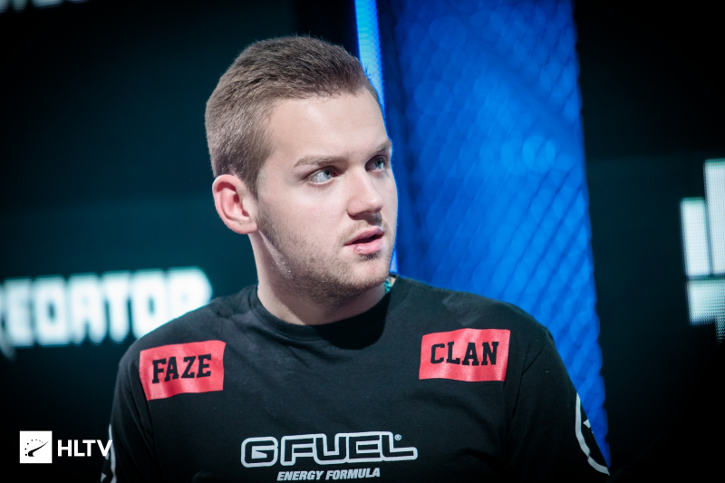 球场像被按 球场像被按