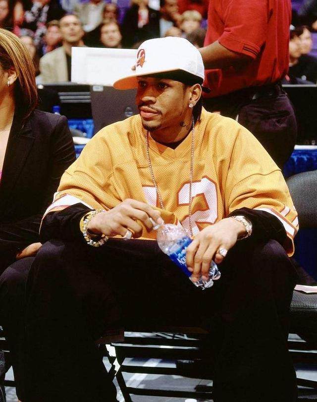 着场边换人 着场边换人